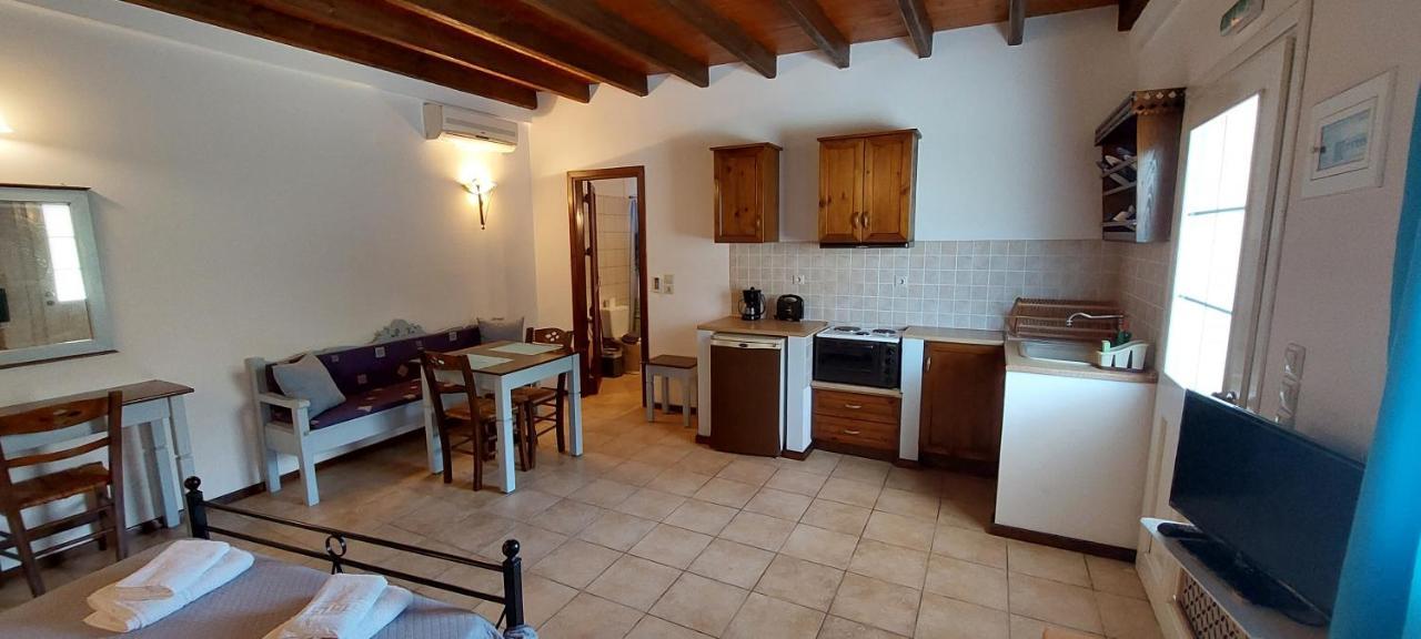 Apartamento Ο Μπαξεσ Livadi  Exterior foto