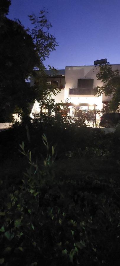 Apartamento Ο Μπαξεσ Livadi  Exterior foto