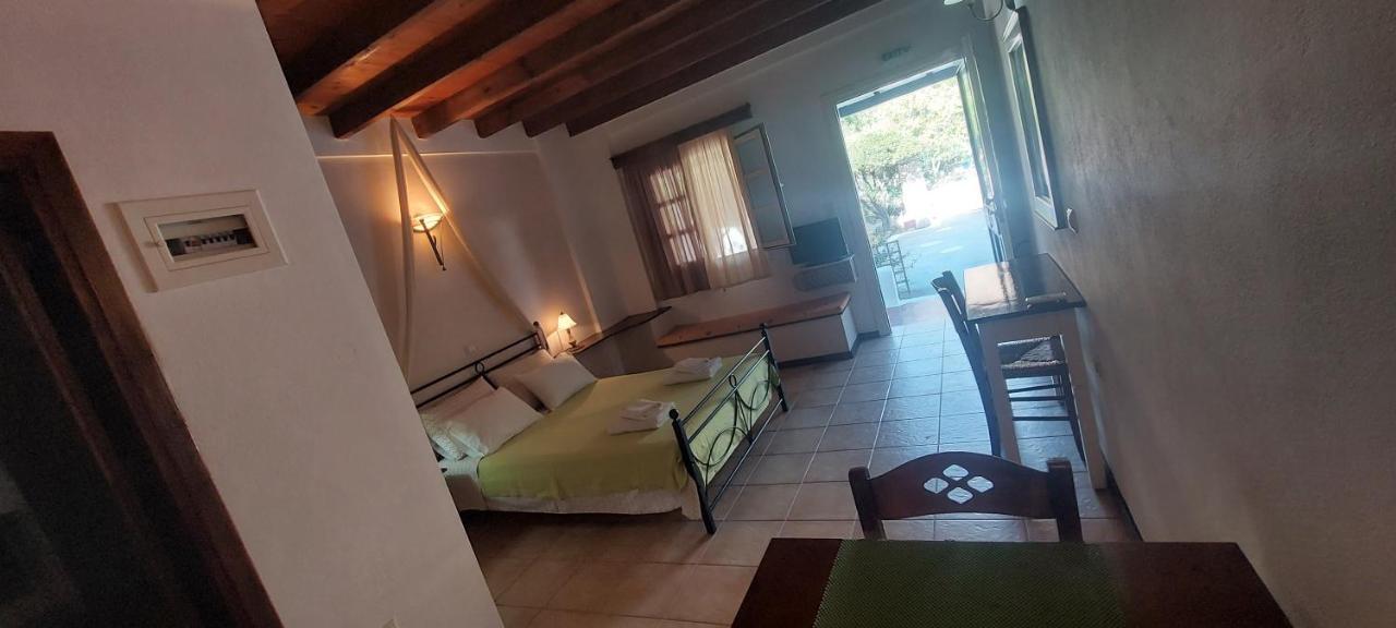 Apartamento Ο Μπαξεσ Livadi  Exterior foto